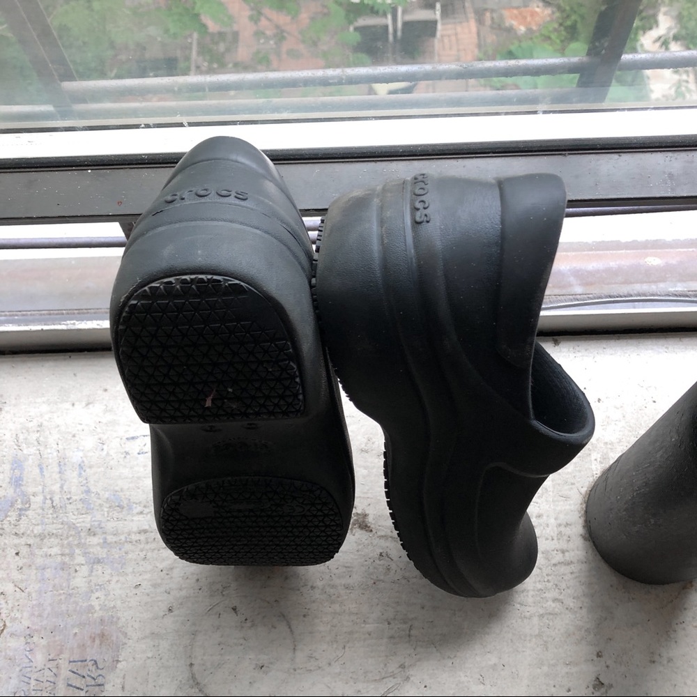 Black Croc Clogs - image 5